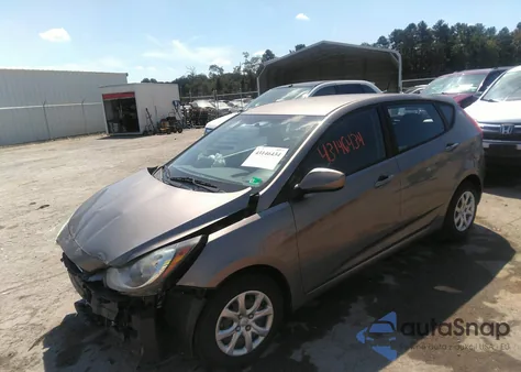 2013 Hyundai Accent Gs z USA, uszkodzony, nr VIN KMHCT5AE8DU088382